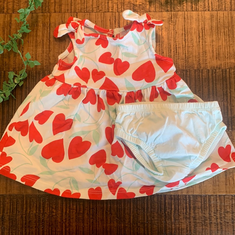 NEWBORN Carters dress with the panties